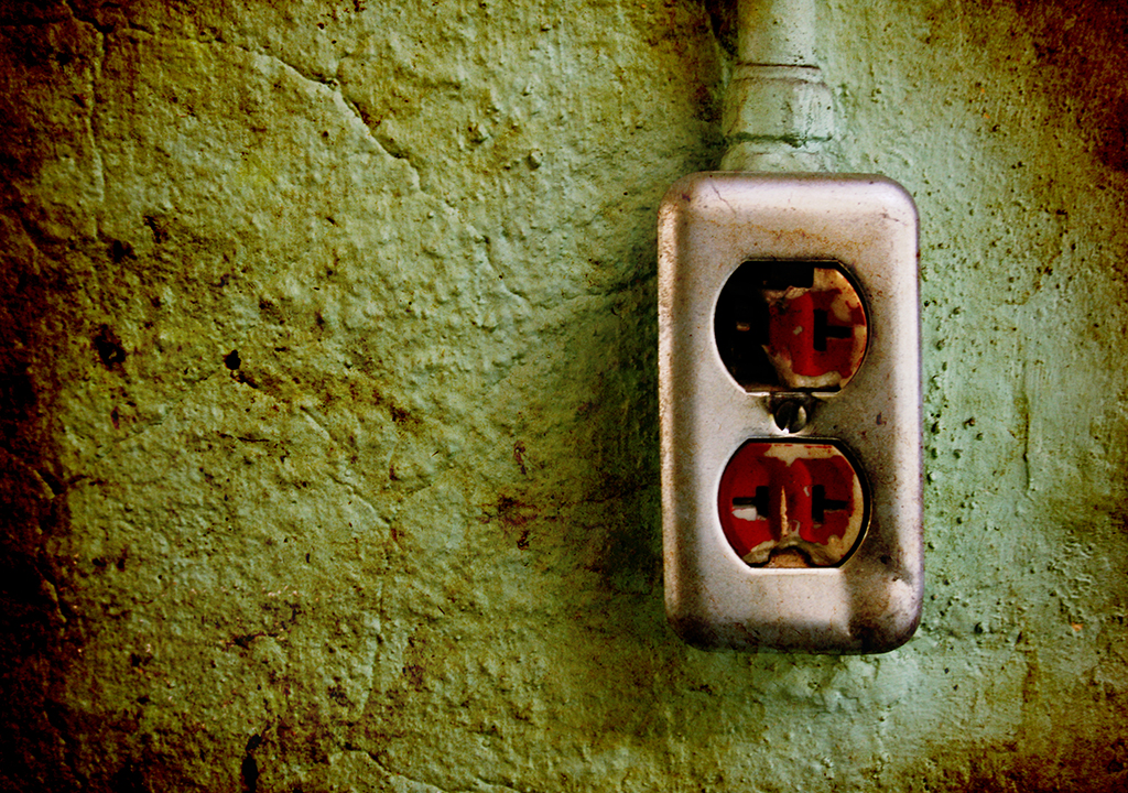 Broken Electrical Outlet: Call An Emergency Electrician | Wilmington, NC